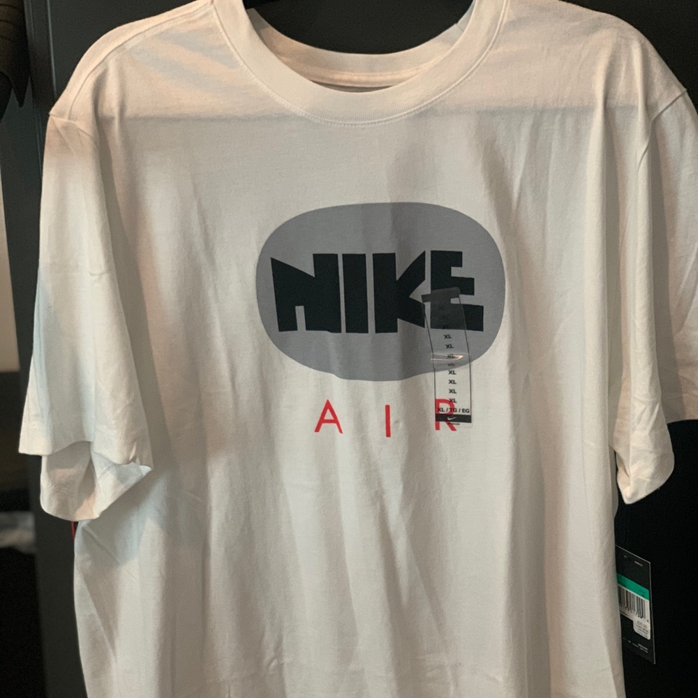 Brand new Men’s Nike Air T shirt size XL